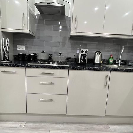 F4 Luxury Stays One Bed Apartment With Parking Ilford Ngoại thất bức ảnh