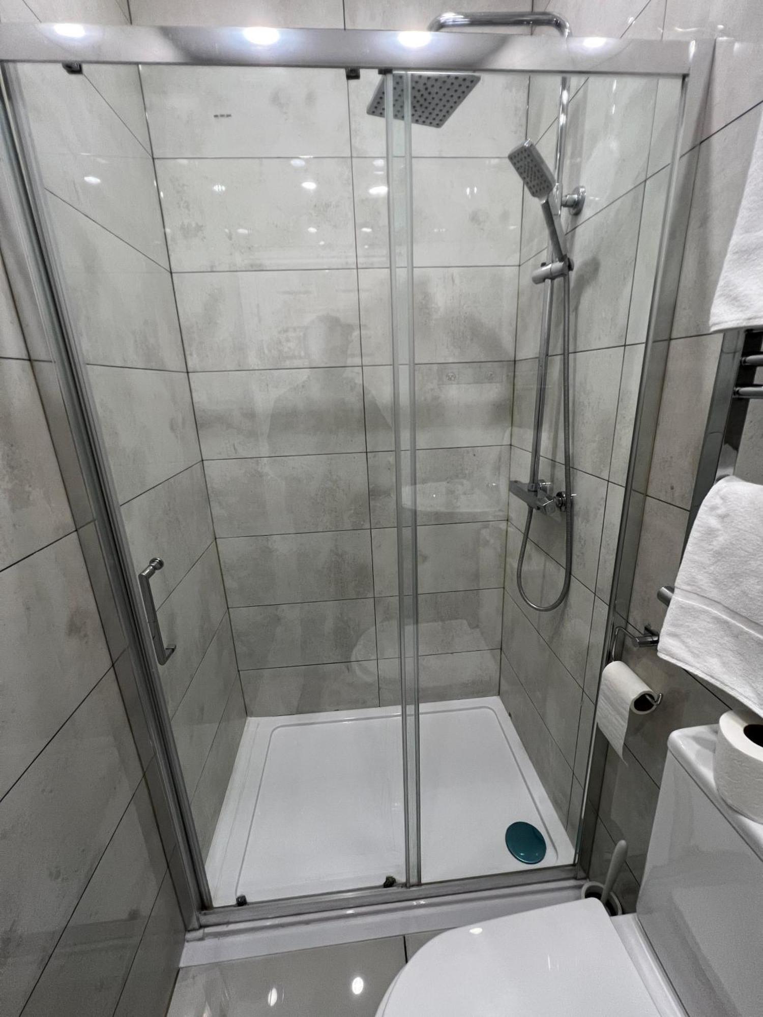 F4 Luxury Stays One Bed Apartment With Parking Ilford Ngoại thất bức ảnh